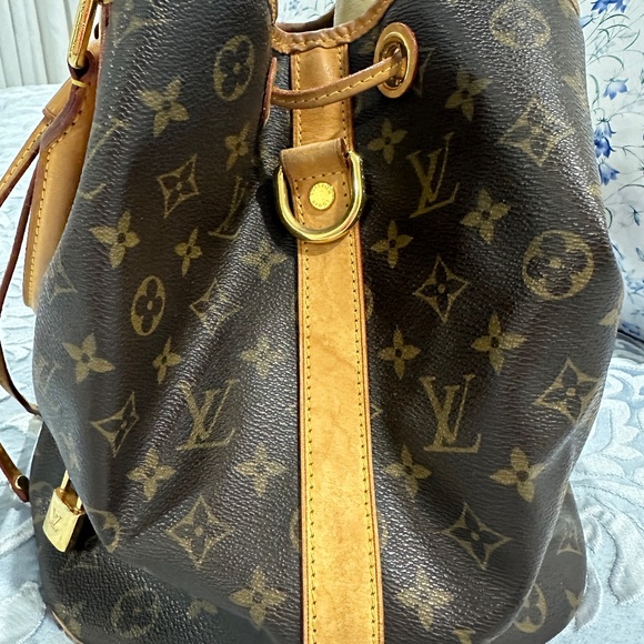 LOUIS VUITTON BUCKET BAG - Picture 10 of 10